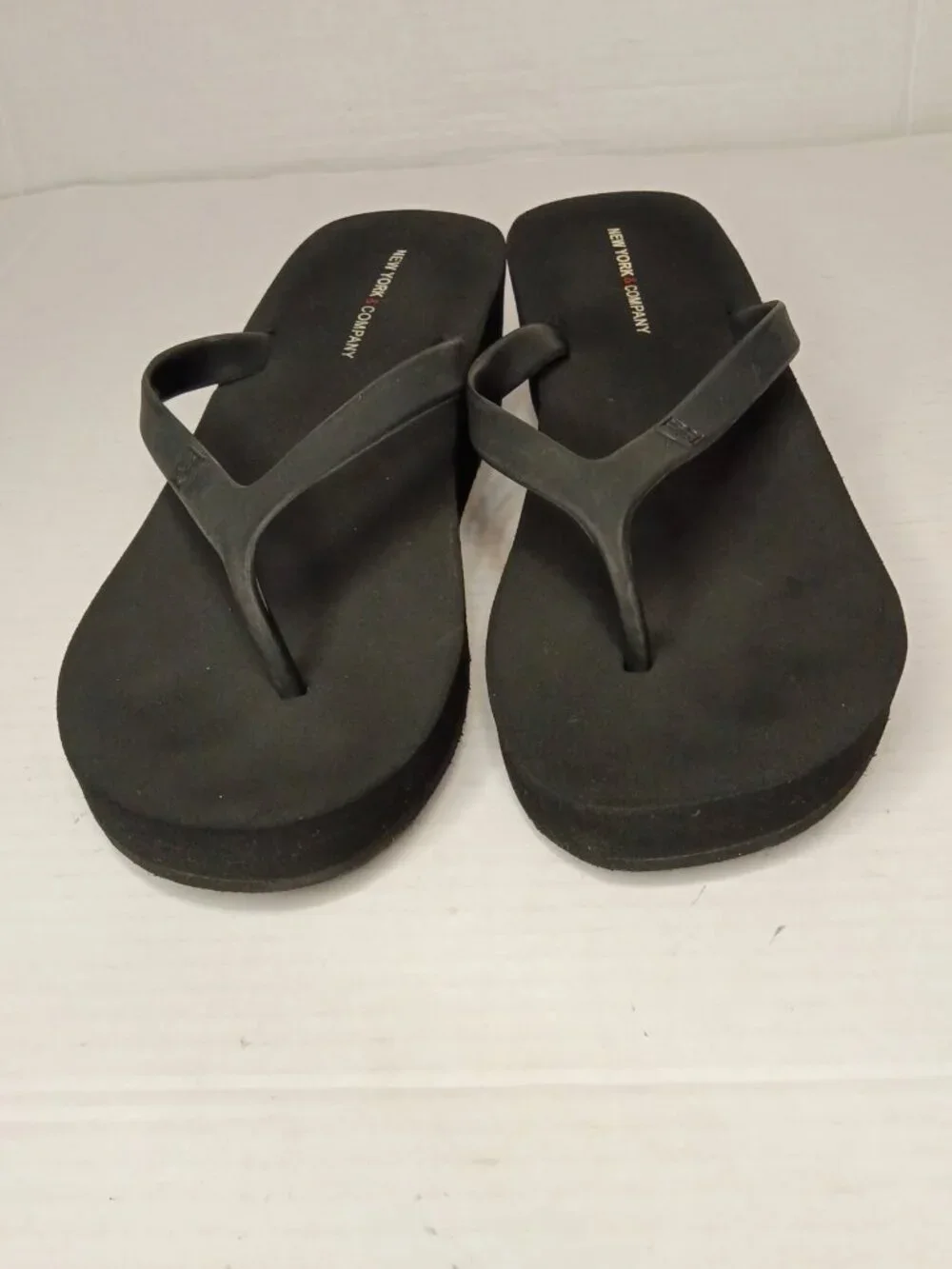 New York & Company Black Platform Wedge Flip Flops Sandals Women's Size 8 - Picture 5 of 7